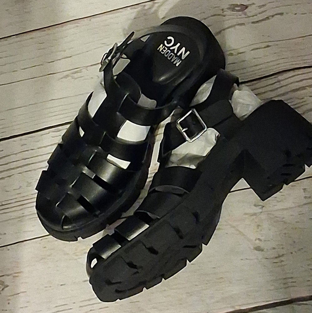 Madden NYC Women's Black Fisherman Sandals Size 11
